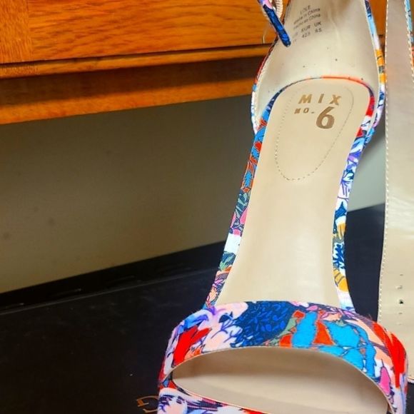 Floral Sandals - Picture 1 of 3